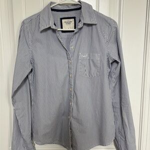 Abercrombie & Fitch Women's White and Blue Pinstripe Button-Down Shirt